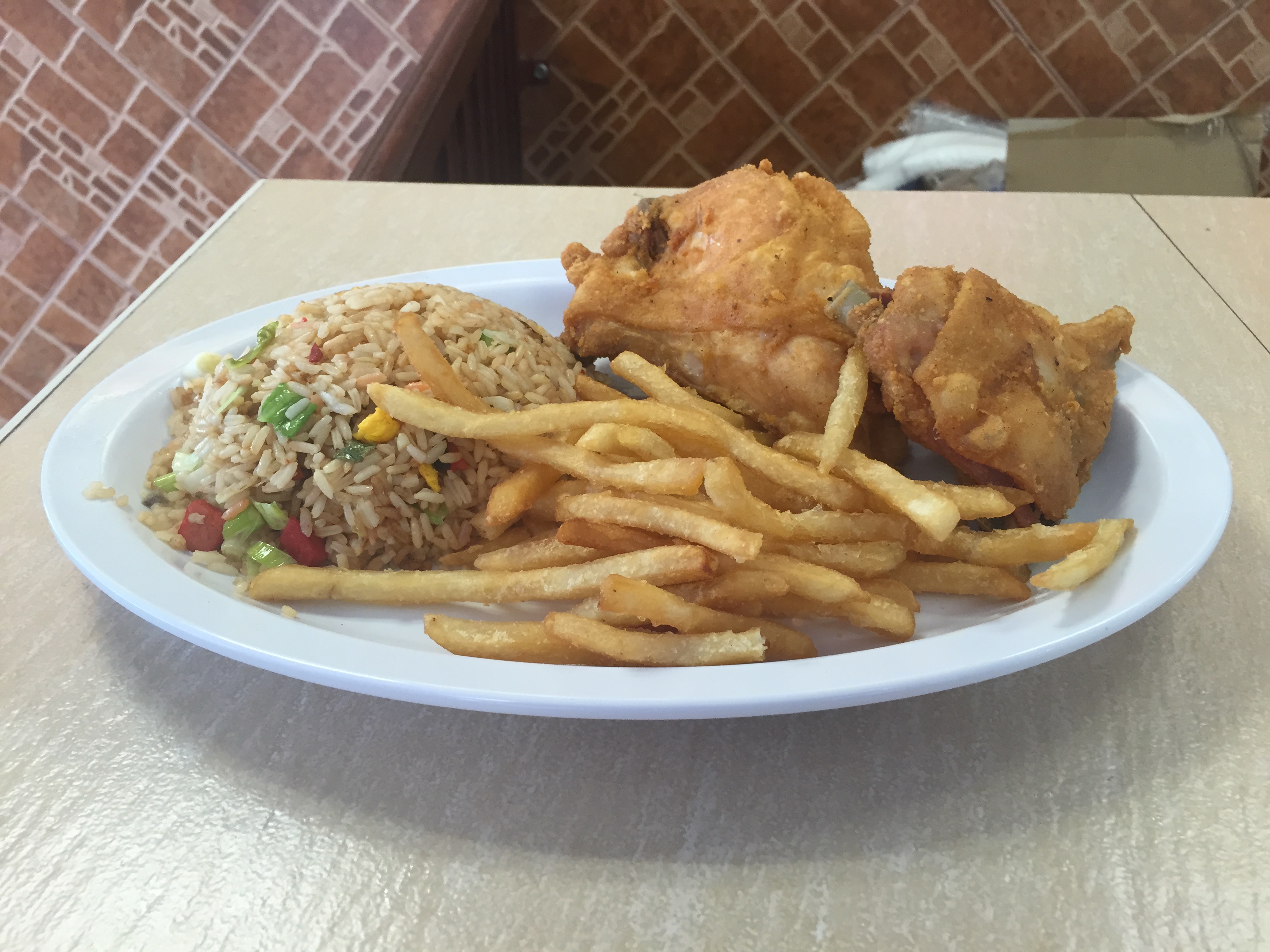 Combo pollo frito con arroz y papas