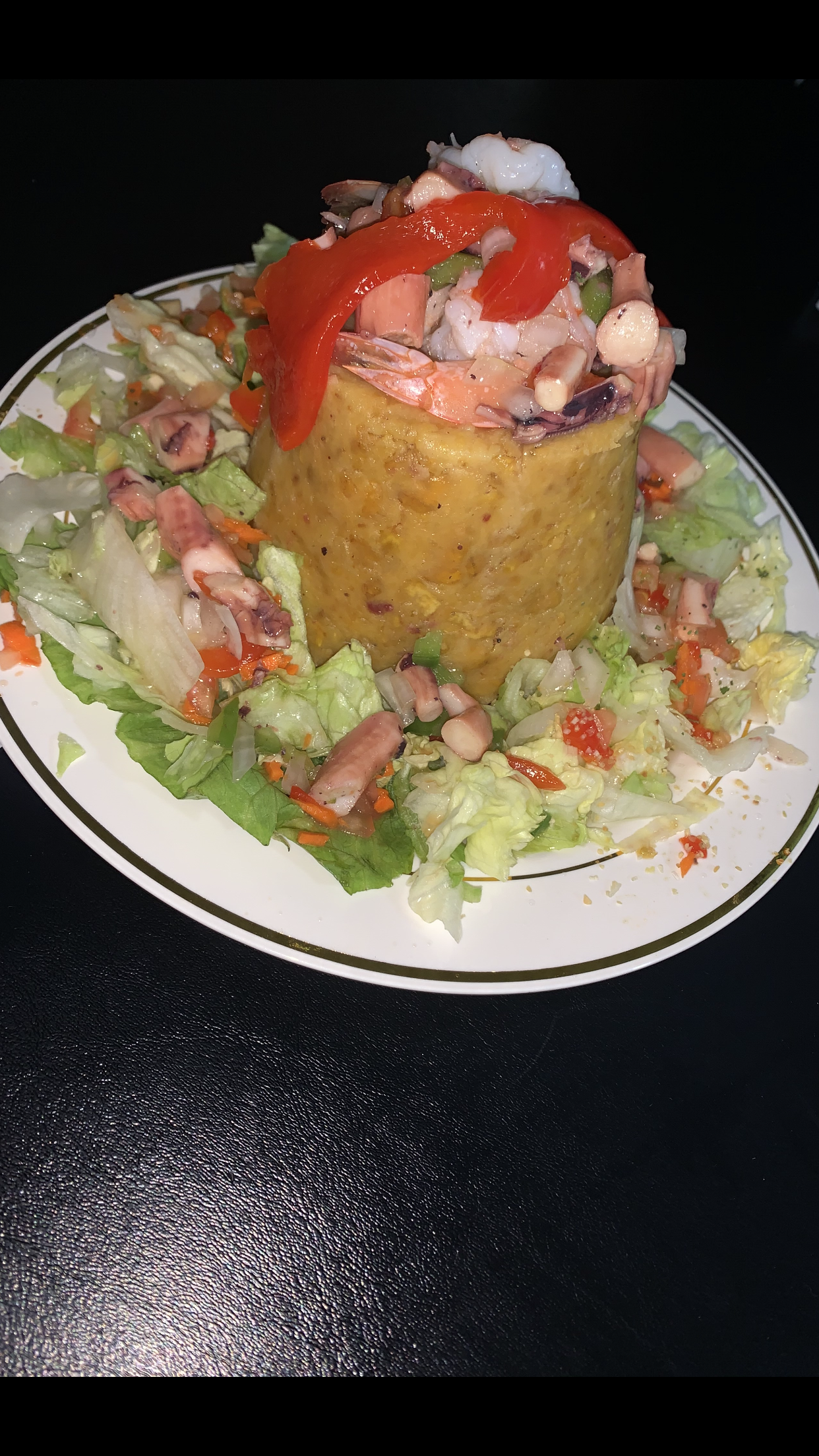 Mofongo relleno de mariscos